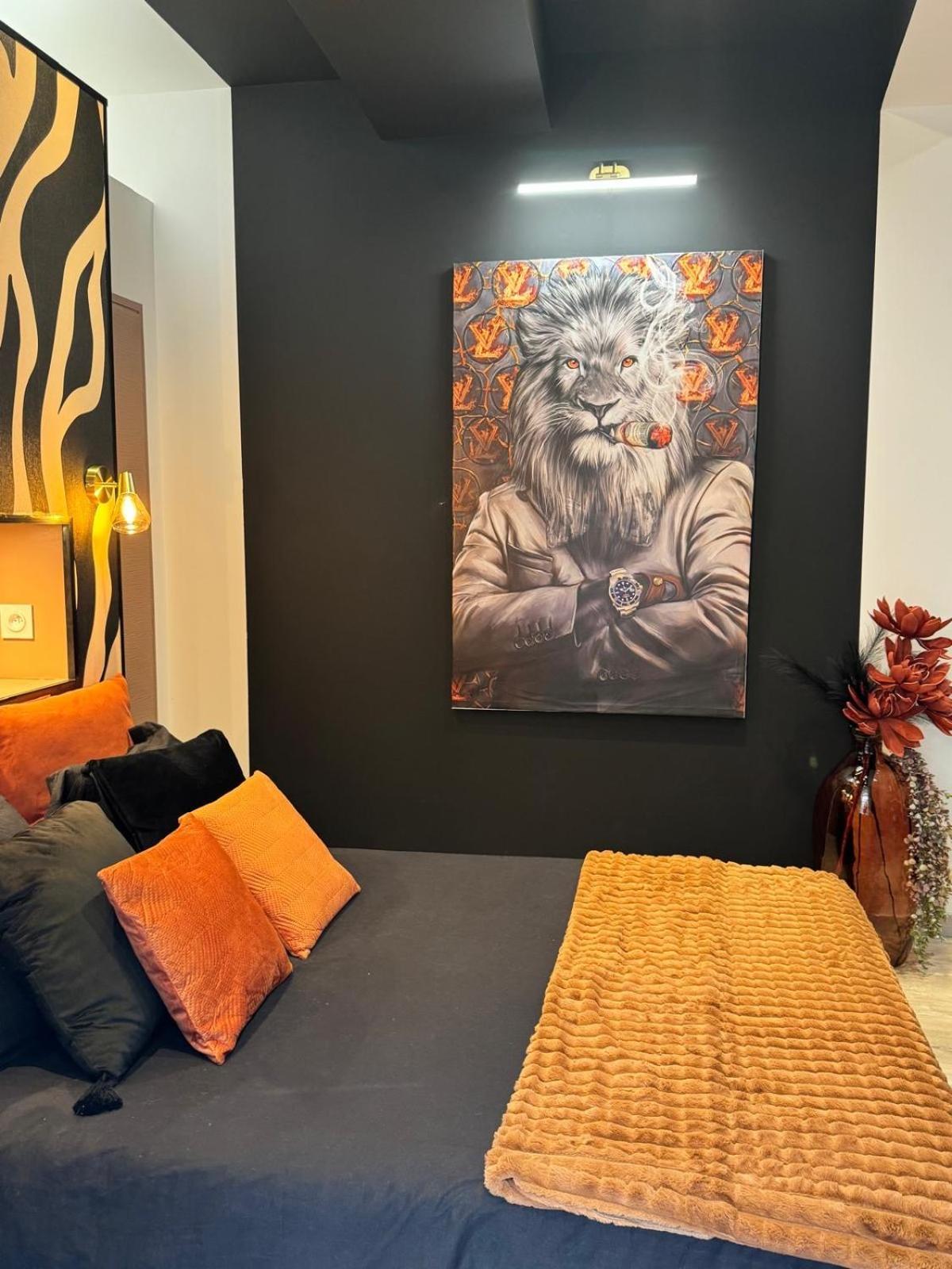 King Apartment *